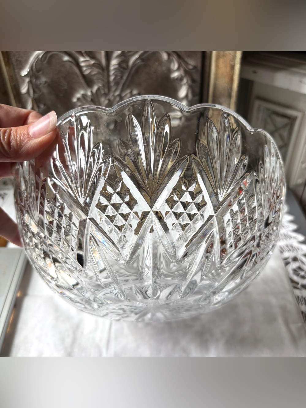 Crystal scallop clear glass serving bowl